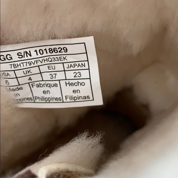 Authentic UGG Constantine chestnut Boots - Picture 4 of 8